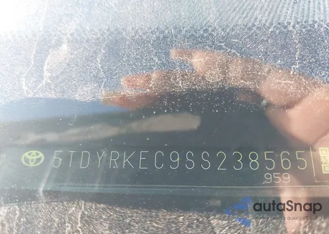 2025 Toyota Sienna Xle/Xle 8 Passenger z USA, uszkodzony, nr VIN 5TDYRKEC9SS238565